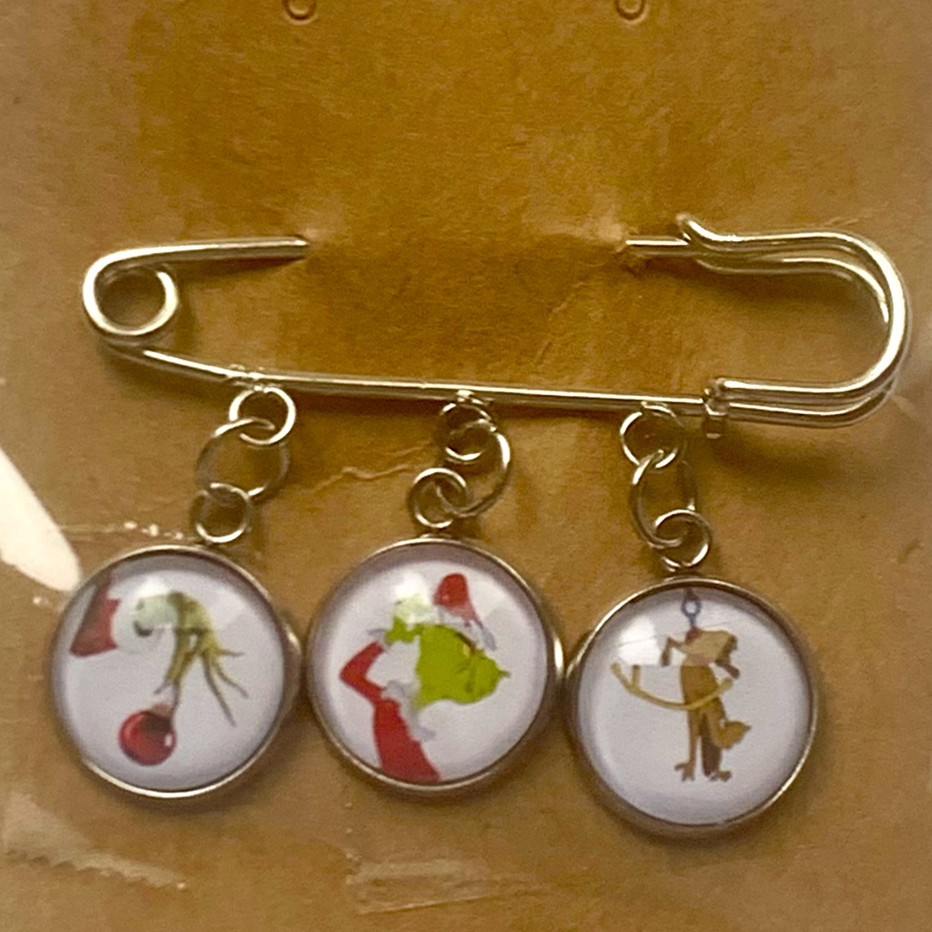 Grinch Alaska Wild Rose Designs Gold 3 Charm Pin. Brooch Handmade. Nwt Christmas